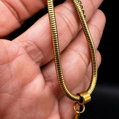 Pulseira Berloque Cruz em Aço Inoxidável